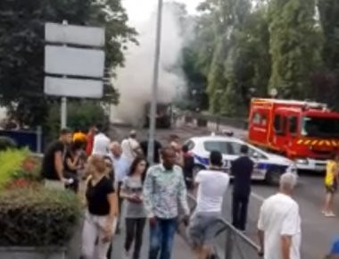 Φωτιά σε λεωφορείο στο Παρισι